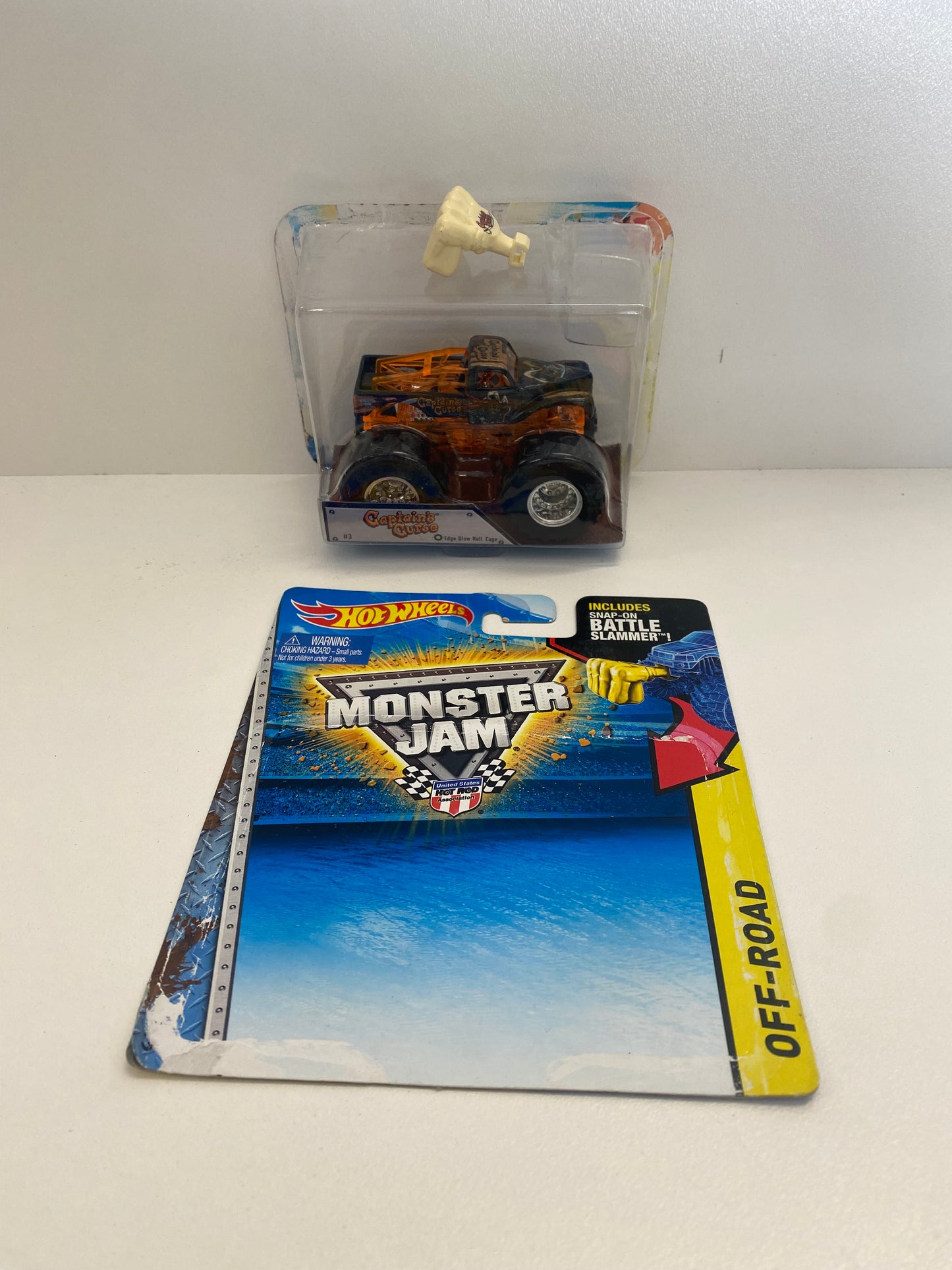 Captain's Curse, 1:64 w/Battle Slammer, Hot Wheels/Monster Jam ( LOOSE BUBBLE)