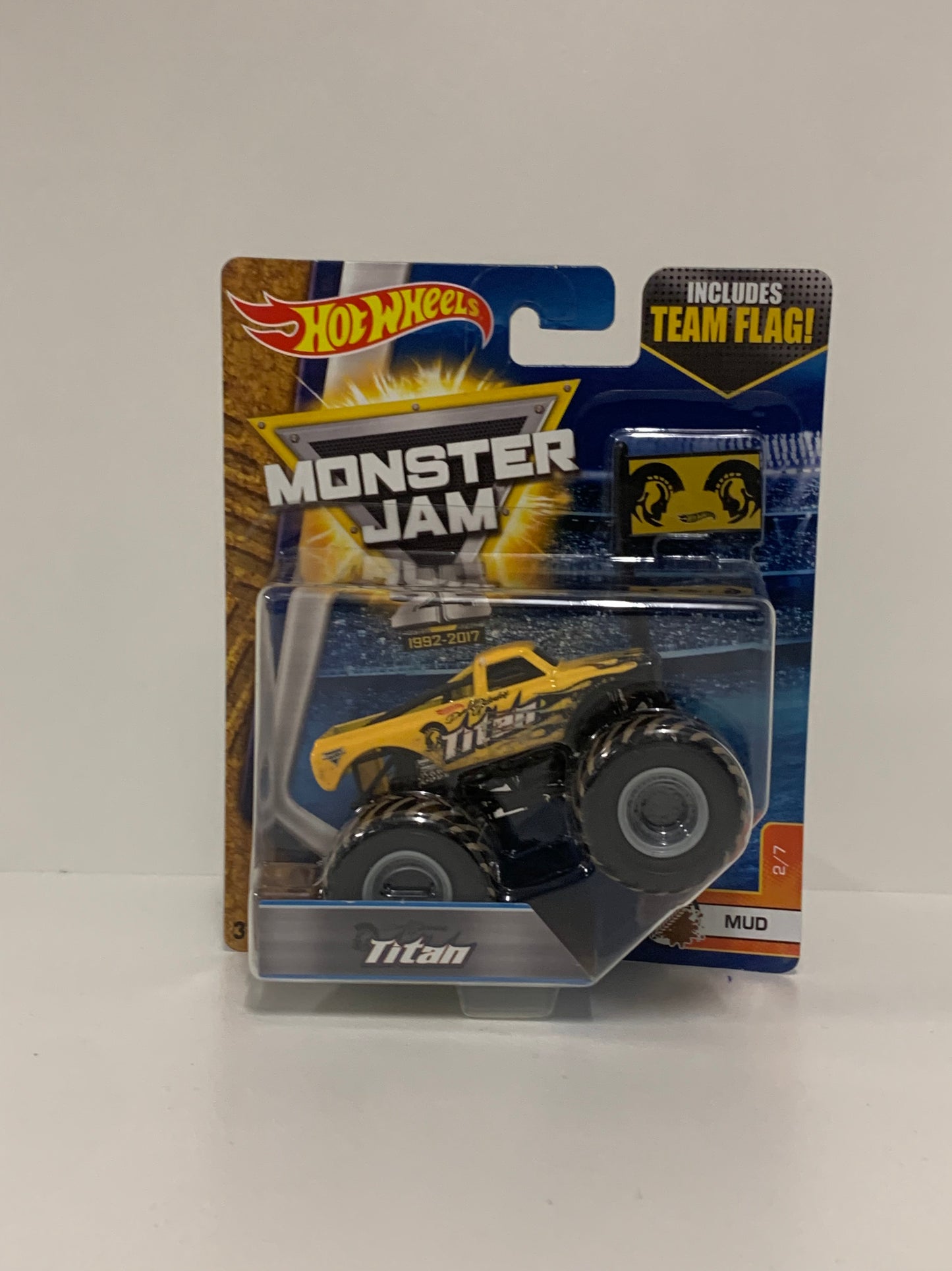 Titan 1:64 (Yellow) w/Team Flag, Hot Wheels/Monster Jam