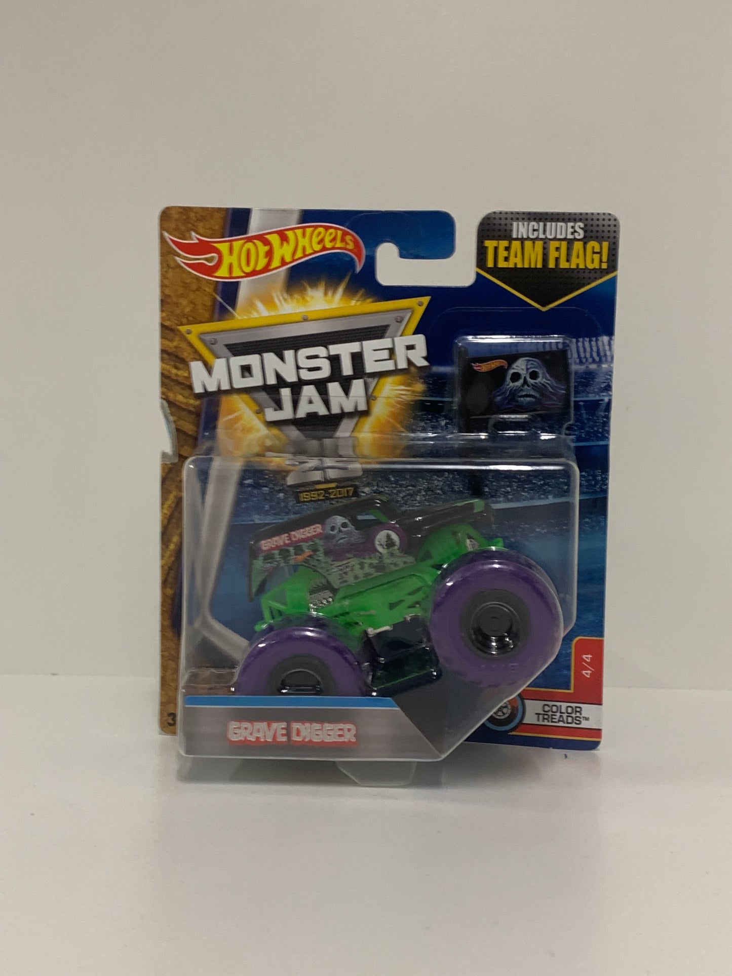 Grave Digger 1:64 w/Team Flag, Hot Wheels/Monster Jam