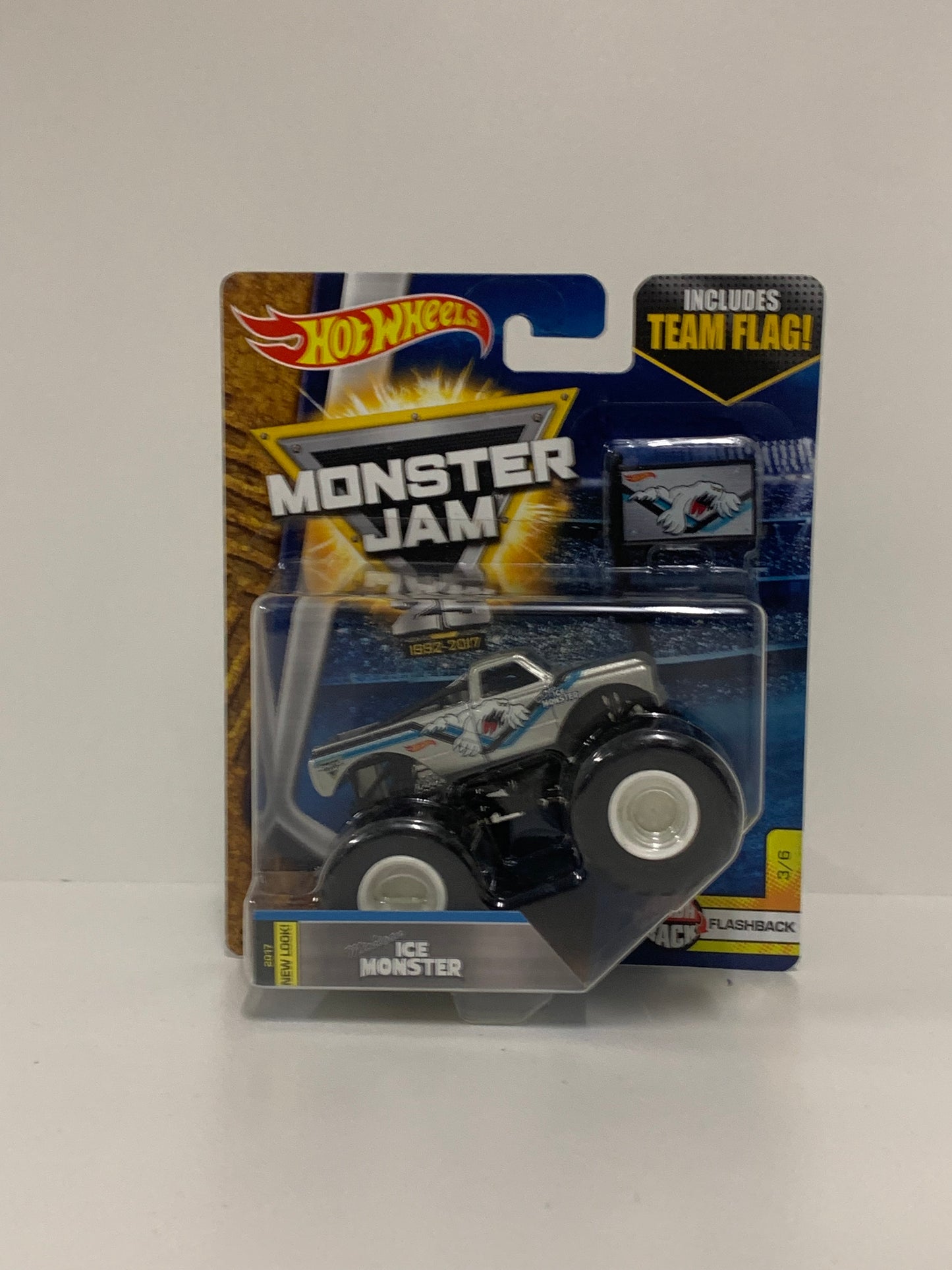 Ice Monster 1:64 w/Team Flag , Hot Wheels/Monster Jam