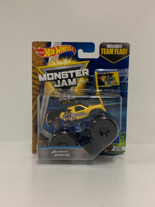 Bounty Hunter (Yellow/black) 1:64 w/Team Flag , Hot Wheels/Monster Jam