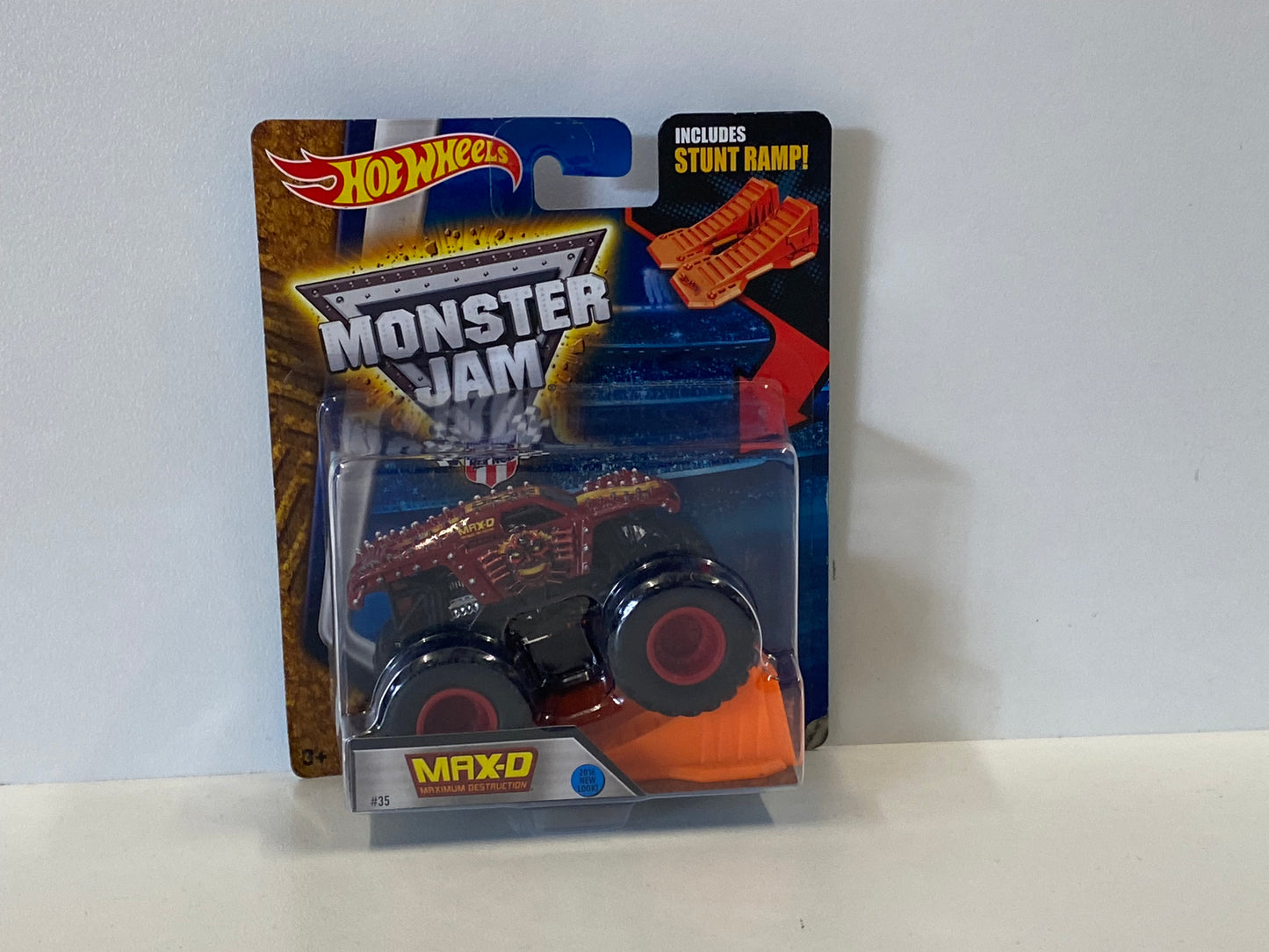 Max-D (Red), 1:64 w/Stunt Ramp, Hot Wheels/Monster Jam