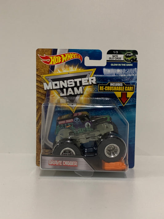 Grave Digger 1:64 w/ RE- Crushable Car, Hot Wheels/Monster Jam