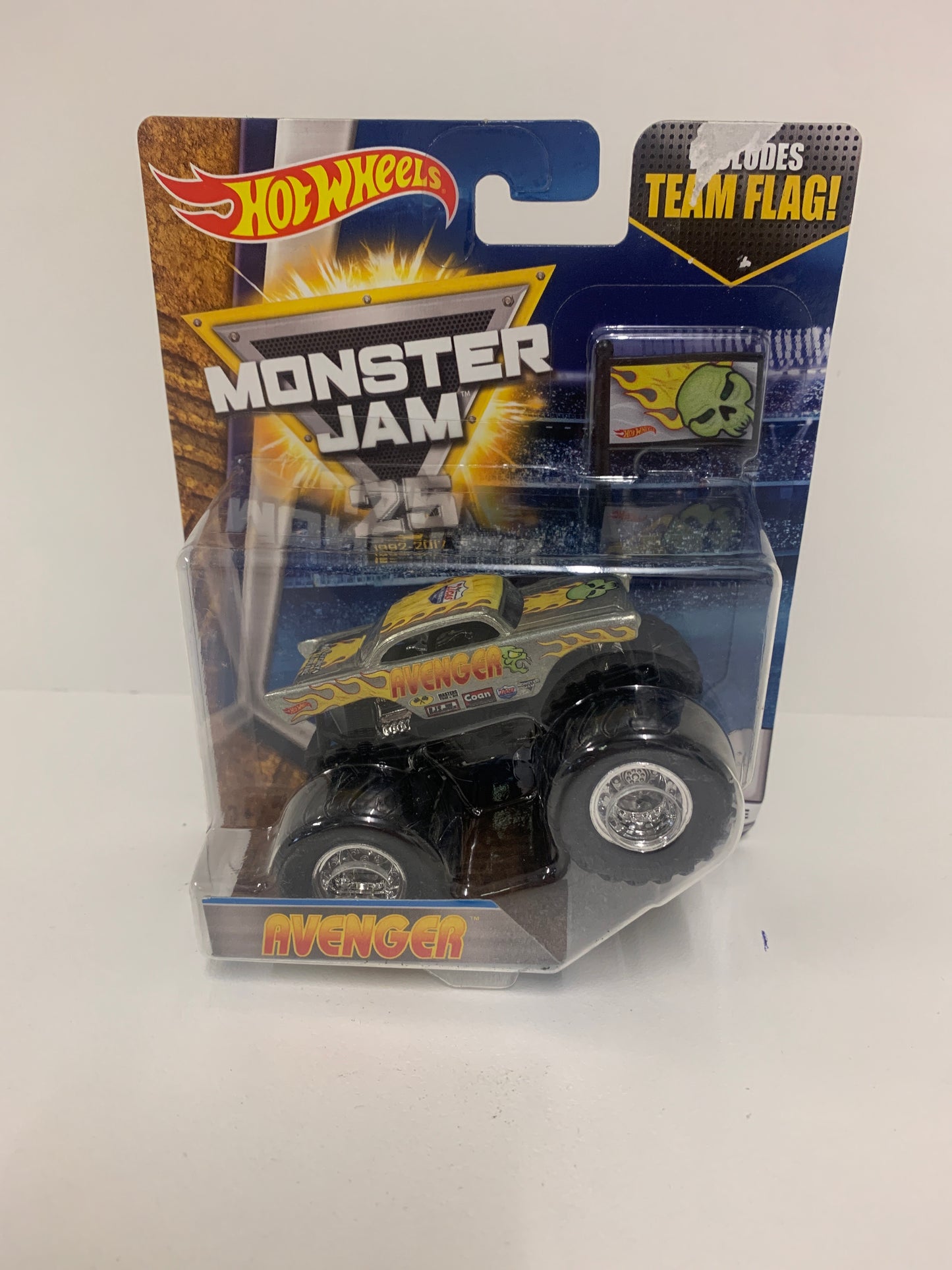Avenger (silver) 1:64 w/Team Flag , Hot Wheels/Monster Jam