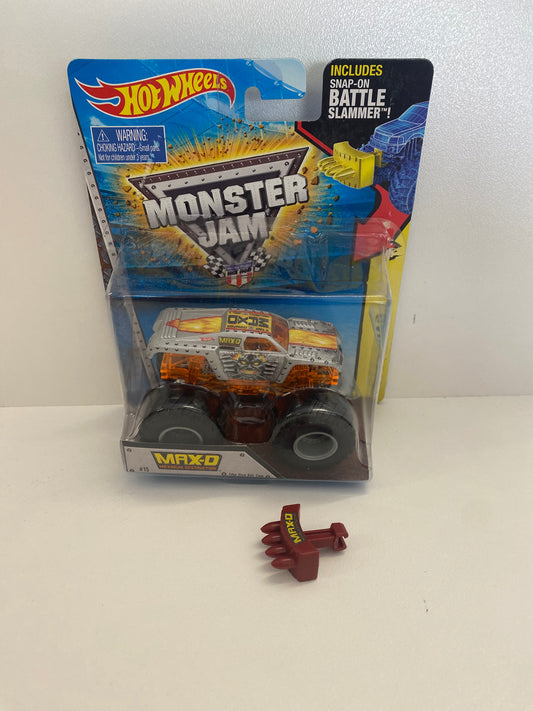 Max-D , 1:64 w/Battle Slammer, Hot Wheels/Monster Jam ( LOOSE BUBBLE)